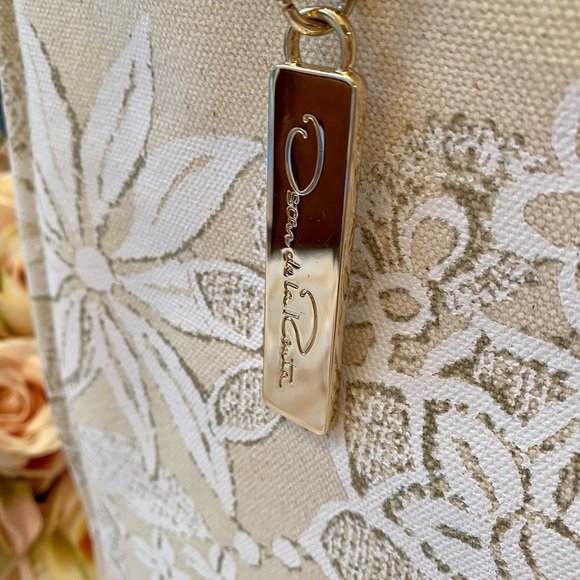 ❣️Oscar de la Renta❣️‼️HostPick 2x‼️Beautiful & Fun Tote Bag 🐰 - Picture 4 of 16